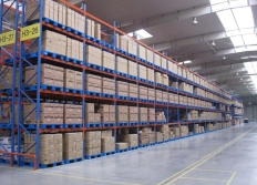 Pallet nhựa là gì? Công dụng và ứng dụng của Pallet trong đời sống